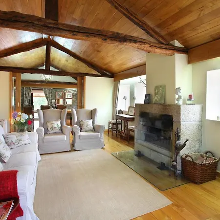 Villa Sleeps 7 Gondufe